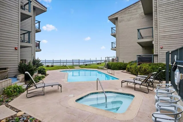 $1,670,000 | 940 Sealane Drive, Unit 3, Encinitas, CA 92024