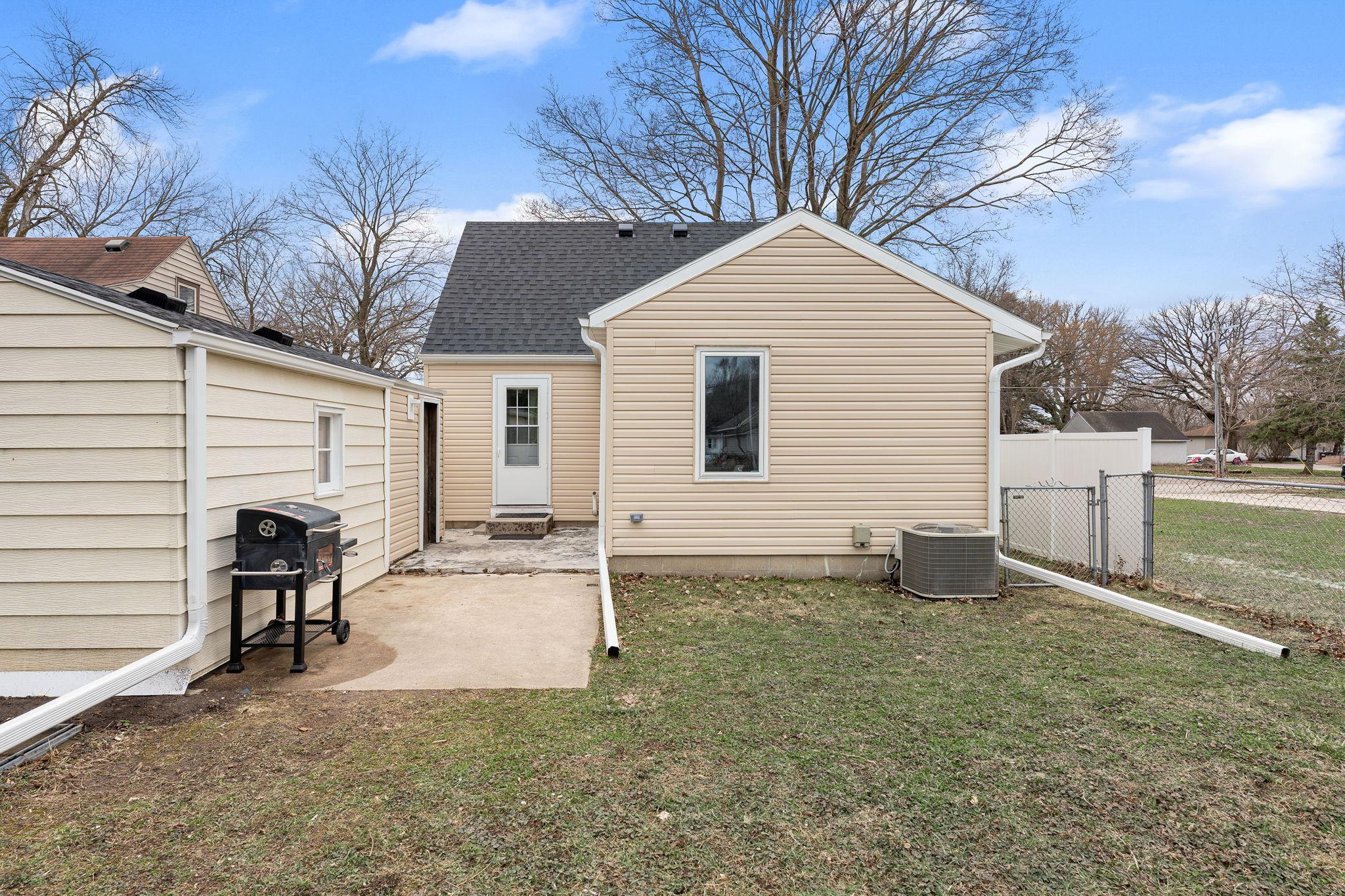 306 12th Avenue Southwest Austin, MN 55912 - Photo 12 of 28
