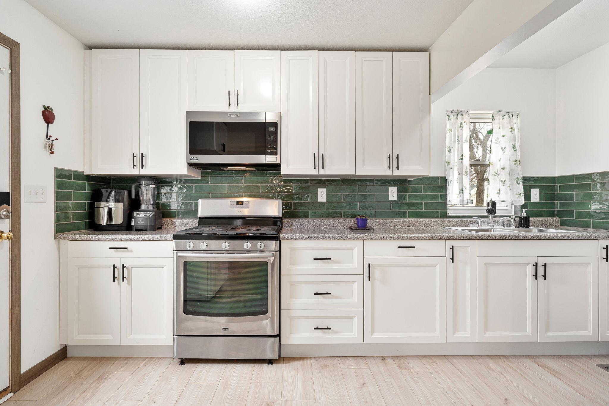 306 12th Avenue Southwest Austin, MN 55912 - Photo 2 of 28