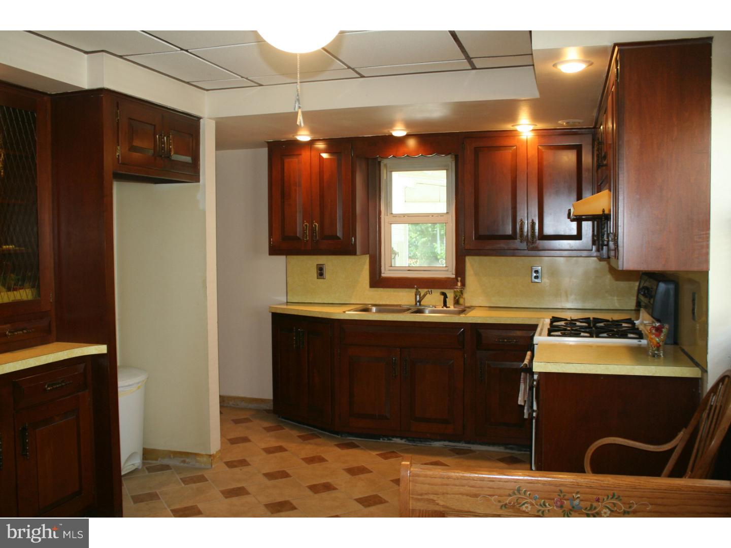 245 Ruth Avenue Hamilton, NJ 08610 - Photo 4 of 22 Kitchen