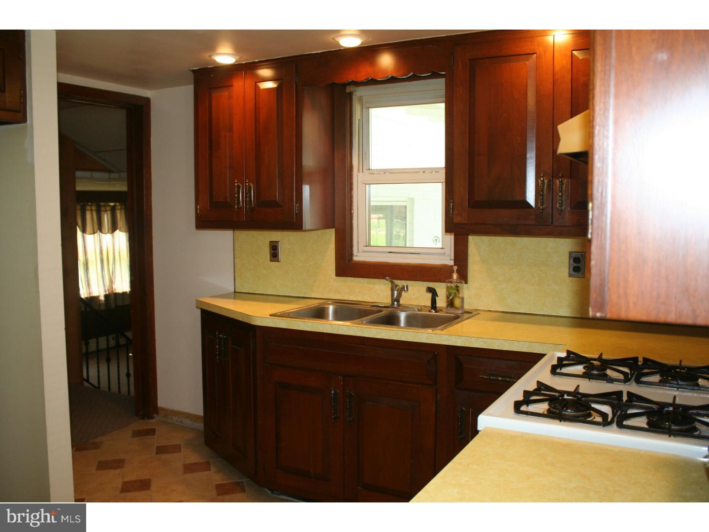 245 Ruth Avenue Hamilton, NJ 08610 - Photo 6 of 22 Kitchen