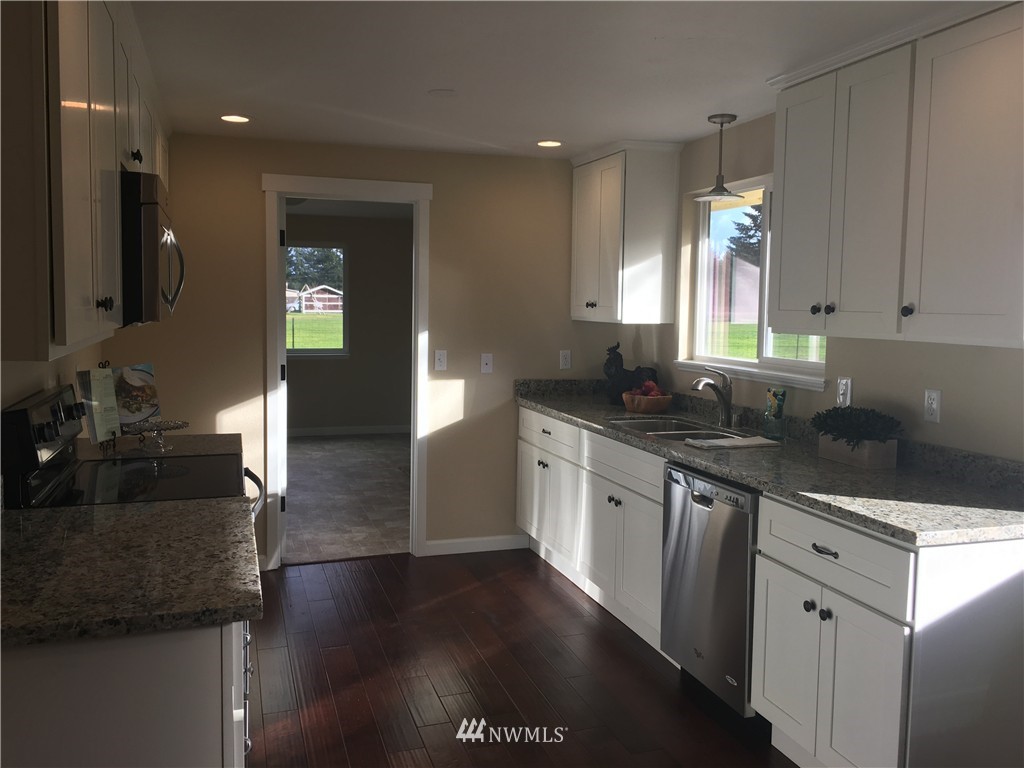 7539 195th Avenue Southwest Rochester, WA 98579 - Photo 5 of 25