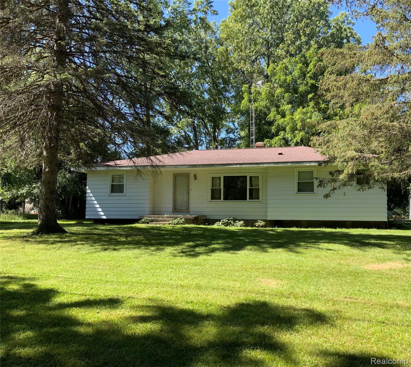 13035 North Bray Road Clio, MI 48420 - Photo 3 of 19 Manicured lawn