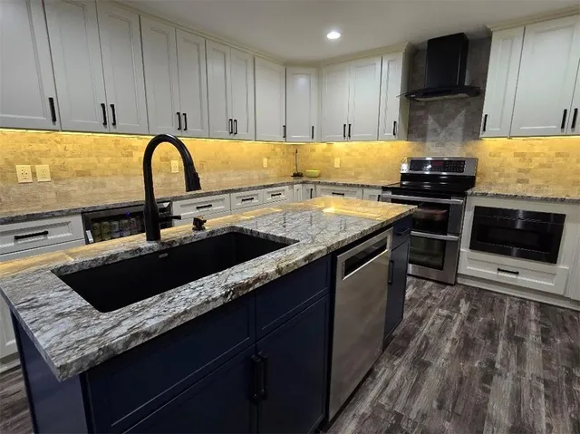 $1,640,000 | 30405 Oak Grove Road, Paola, KS 66071