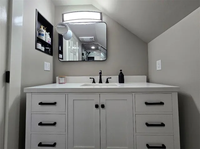 $1,640,000 | 30405 Oak Grove Road, Paola, KS 66071