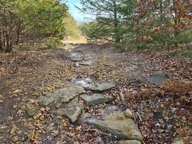 $1,640,000 | 30405 Oak Grove Road, Paola, KS 66071