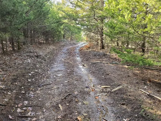 $1,640,000 | 30405 Oak Grove Road, Paola, KS 66071