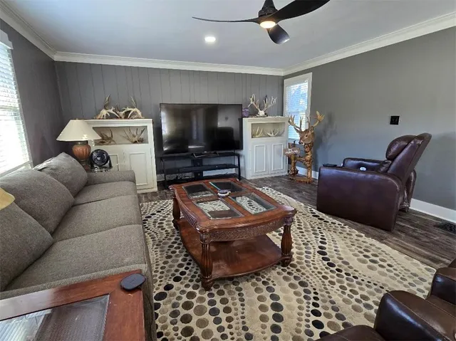 $1,640,000 | 30405 Oak Grove Road, Paola, KS 66071