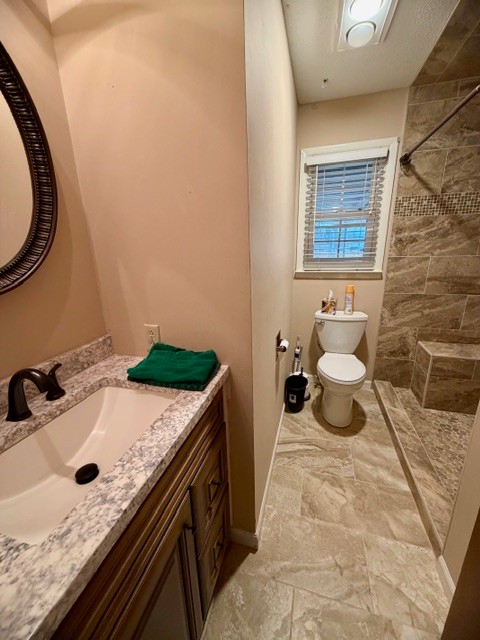 43 Liberty Road Winchester, TN 37398 - Photo 16 of 27 a bathroom with a sink and a mirror