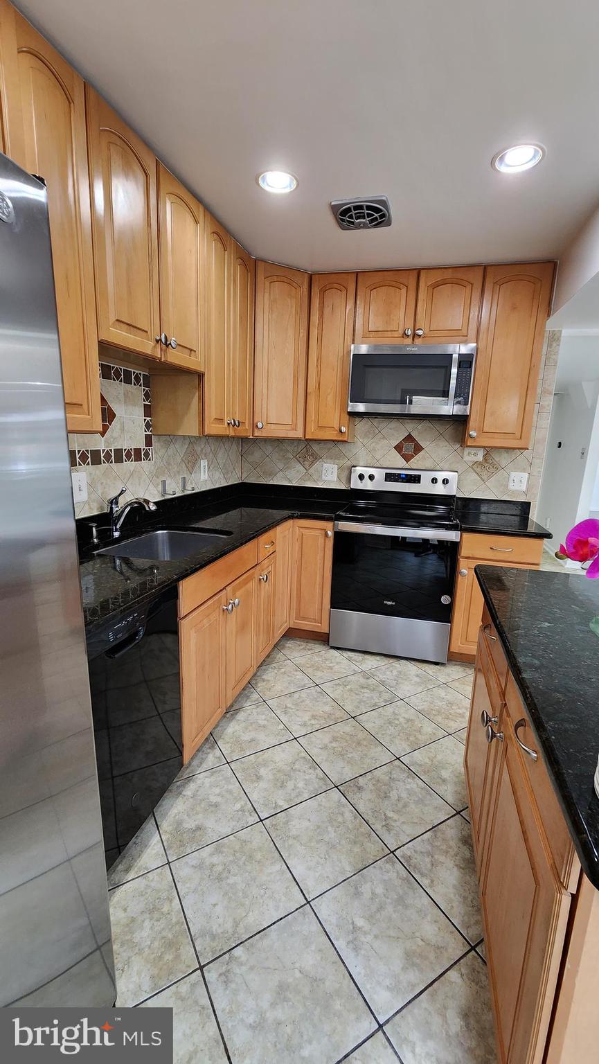 8438 Thames Street Springfield, VA 22151 - Photo 11 of 67 Kitchen View 3