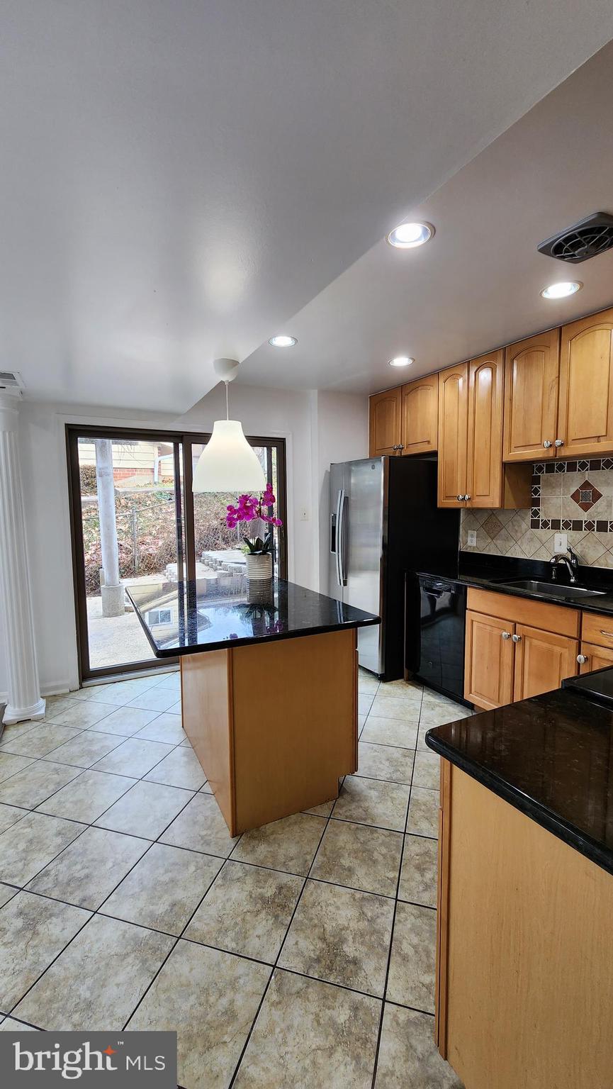 8438 Thames Street Springfield, VA 22151 - Photo 12 of 67 Kitchen view 4