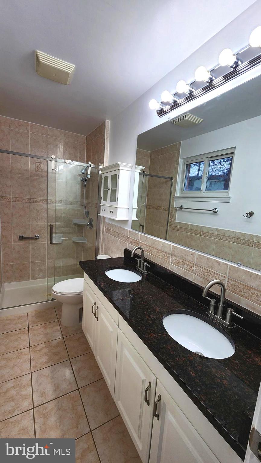 8438 Thames Street Springfield, VA 22151 - Photo 35 of 67 Master Bath