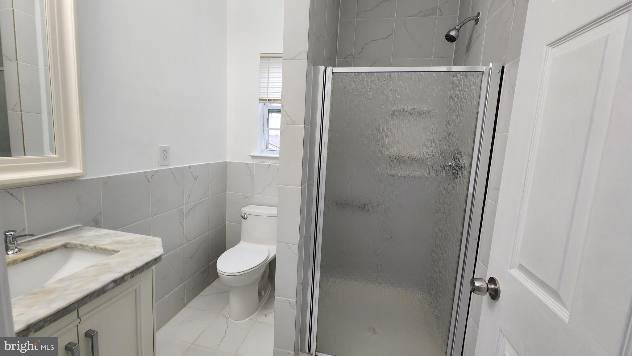 8438 Thames Street Springfield, VA 22151 - Photo 43 of 67 Hallway bathroom #1 View 3