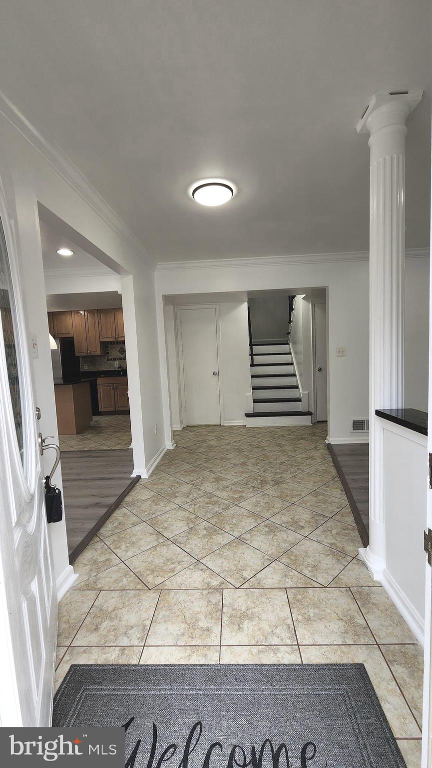 8438 Thames Street Springfield, VA 22151 - Photo 5 of 67 Foyer