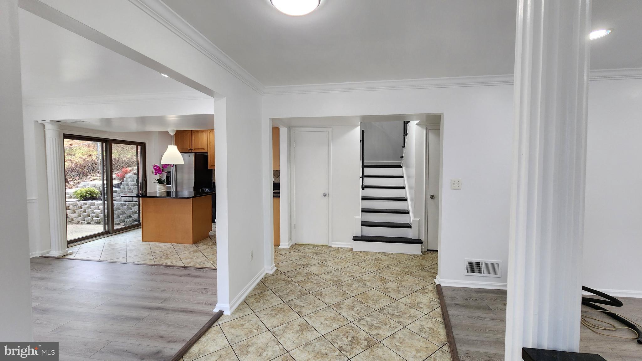 8438 Thames Street Springfield, VA 22151 - Photo 6 of 67 Open foyer