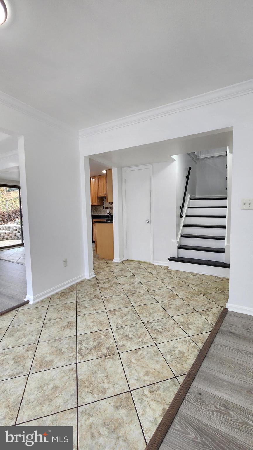 8438 Thames Street Springfield, VA 22151 - Photo 7 of 67 Foyer view 3