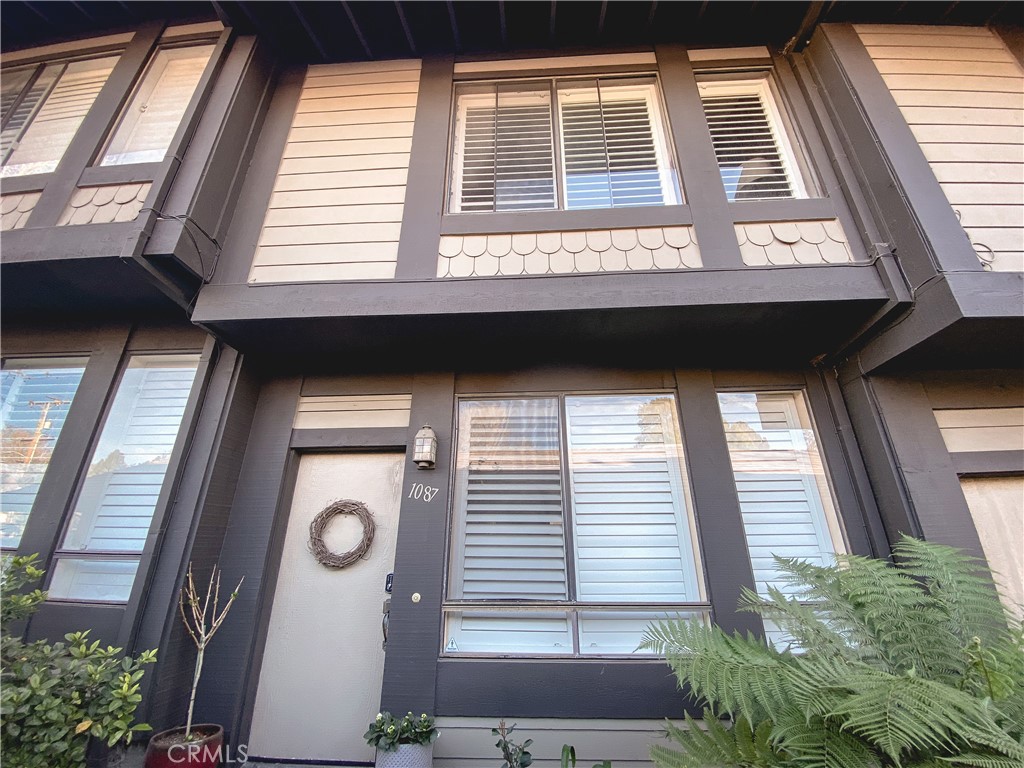 1087 Mesa Bluff Drive Costa Mesa, CA 92627 - Photo 2 of 23