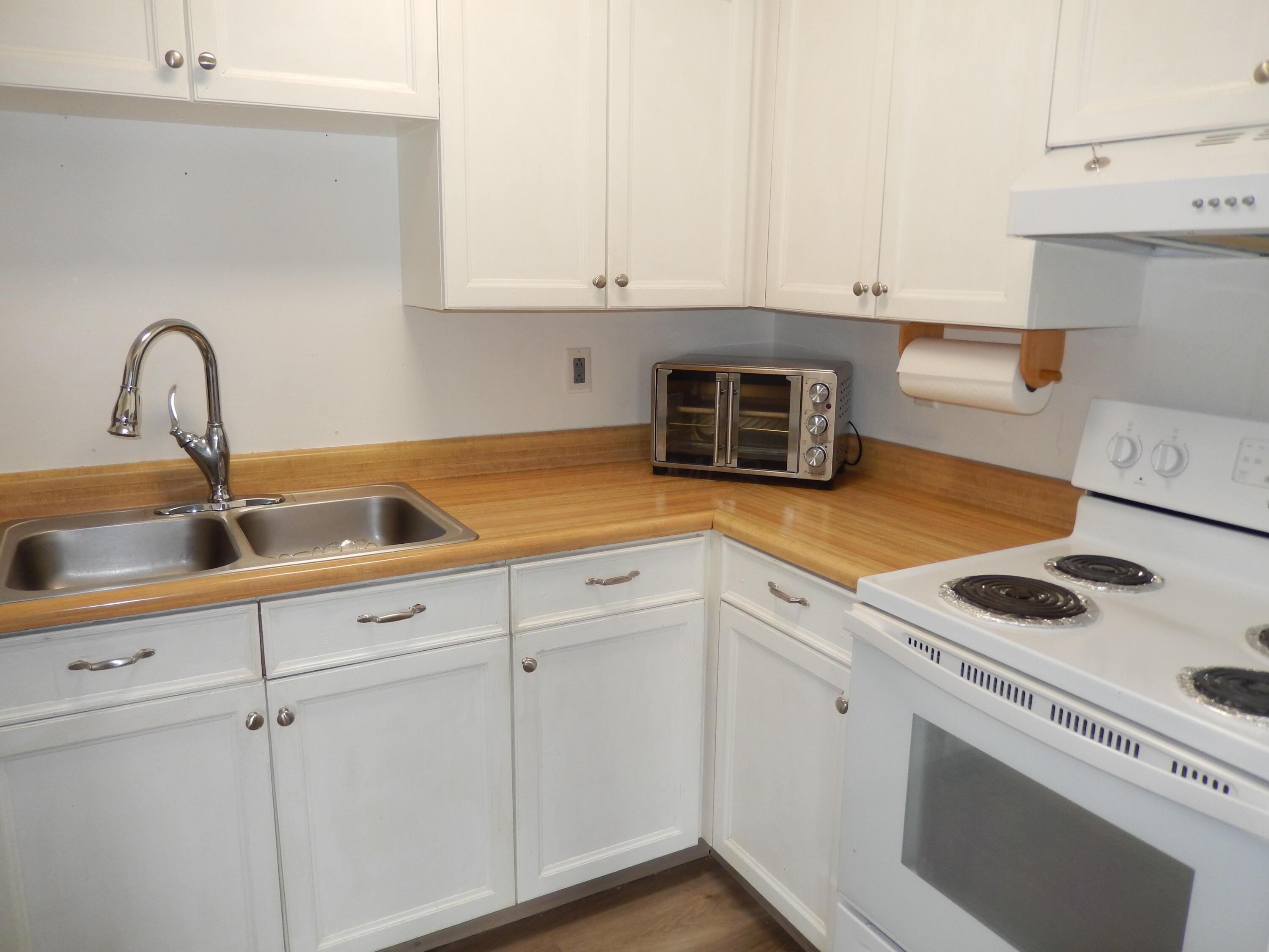 3941 Karl Road, Unit 322 Columbus, OH 43224 - Photo 12 of 42 Kitchen