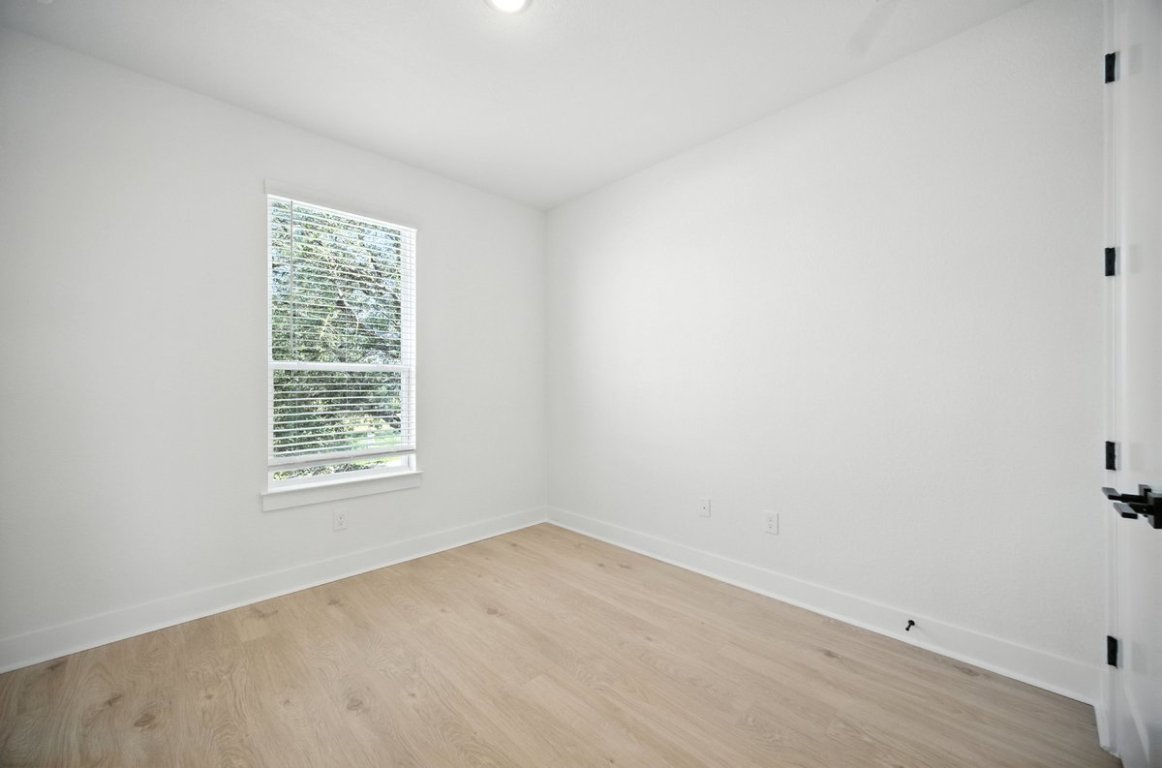 12109 Fennec Way Austin, TX 78758 - Photo 12 of 30