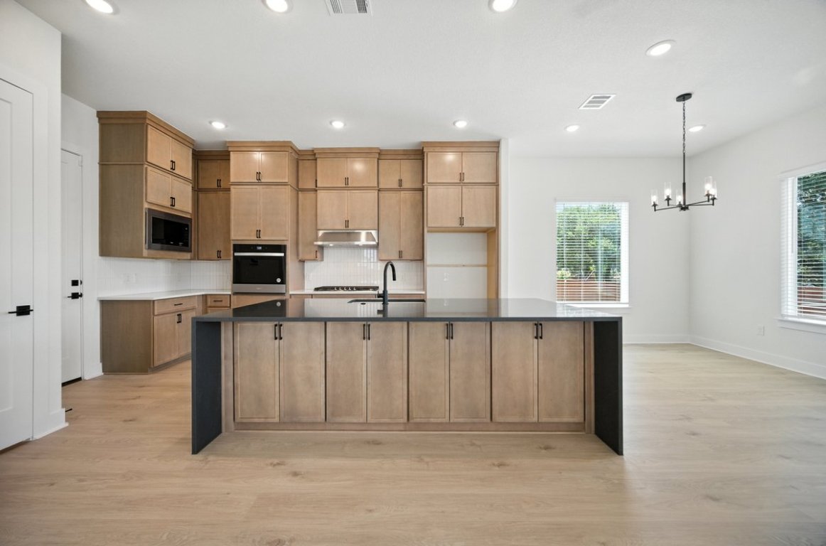 12109 Fennec Way Austin, TX 78758 - Photo 3 of 30