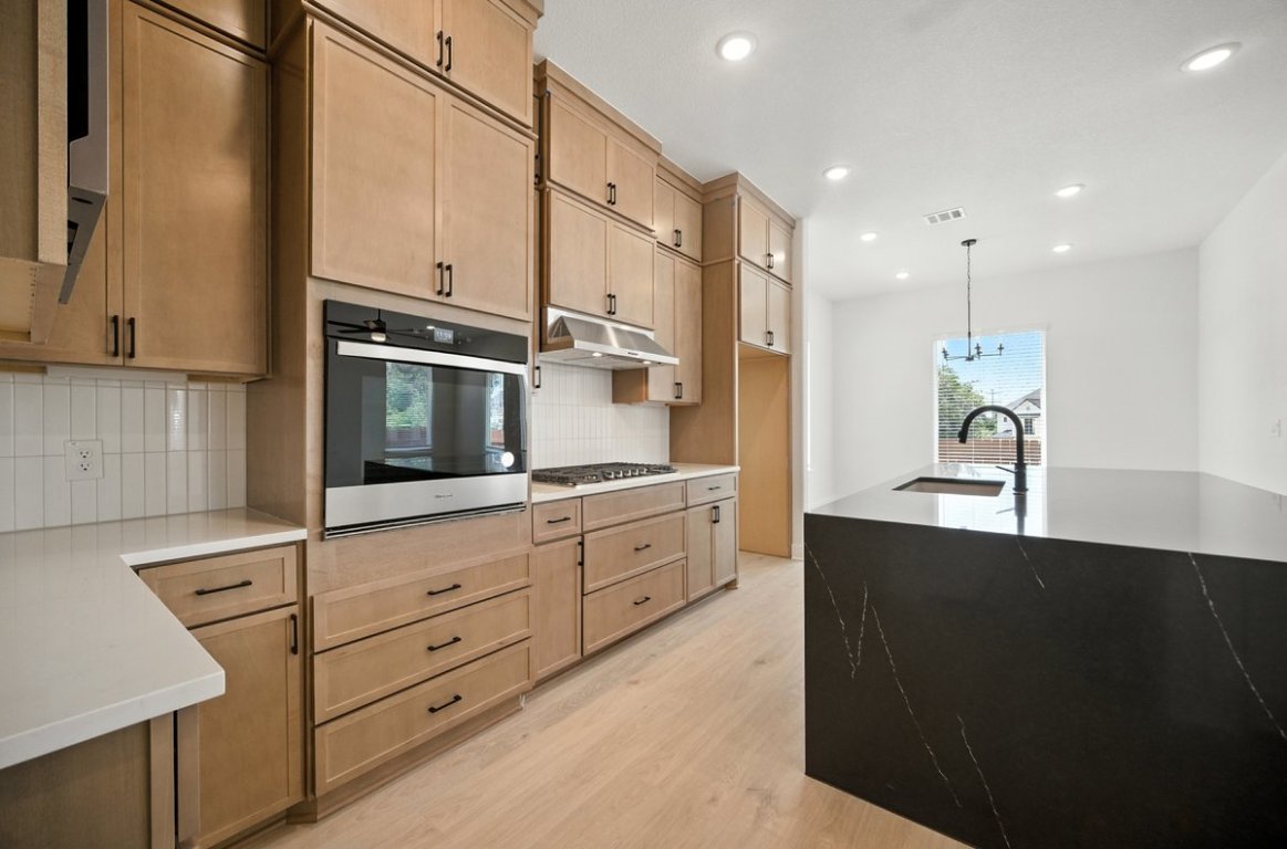 12109 Fennec Way Austin, TX 78758 - Photo 4 of 30