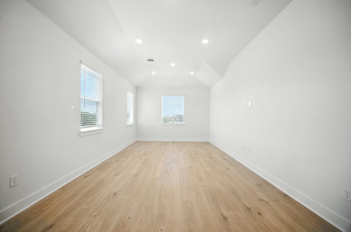 12109 Fennec Way Austin, TX 78758 - Photo 8 of 30