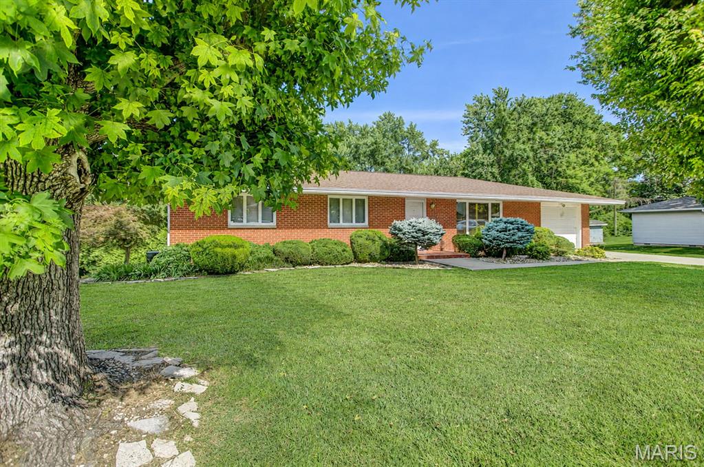 4 Chapel Court Collinsville, IL 62234 - Photo 3 of 68