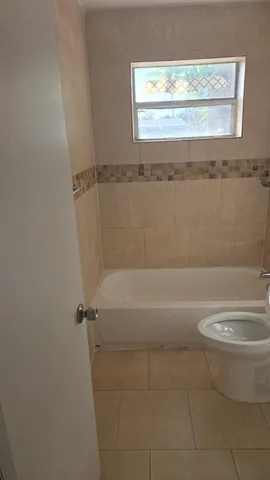 $1,900 | 2428-2430 Hayes Street, Unit 4, Hollywood, FL 33020