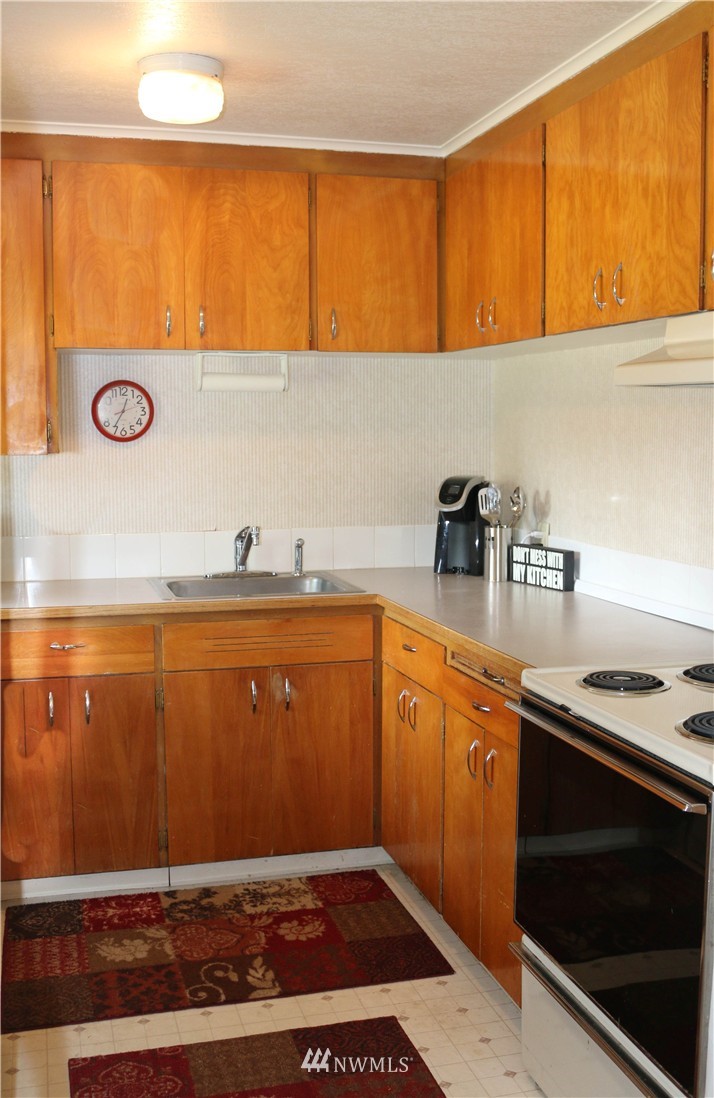 3906 Northeast 21st Street Renton, WA 98056 - Photo 3 of 8