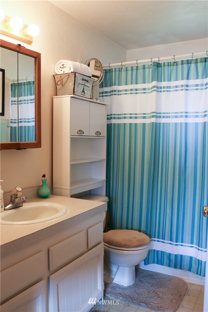 3906 Northeast 21st Street Renton, WA 98056 - Photo 5 of 8