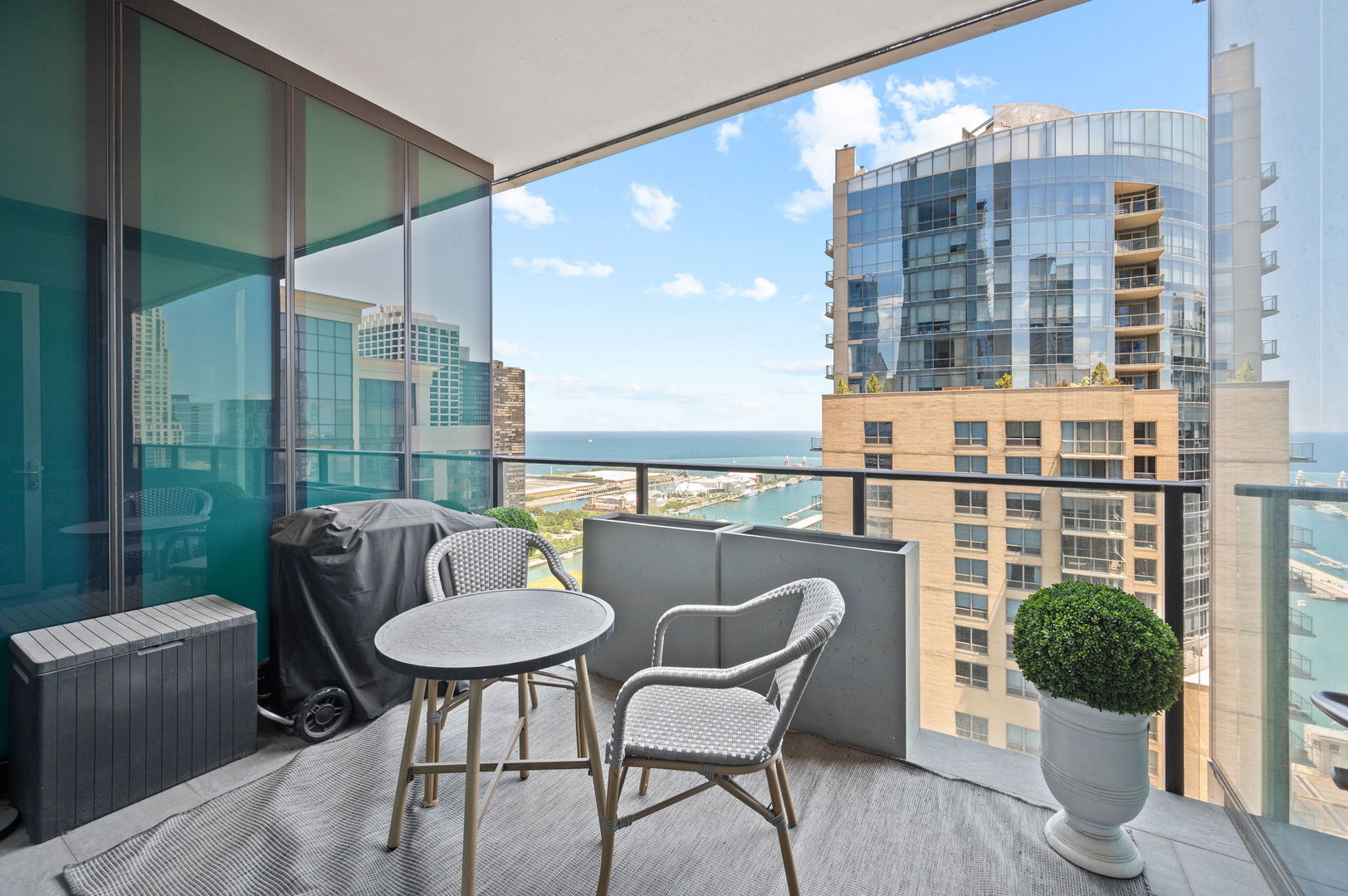 363 East Wacker Drive, Unit 3109 Chicago, IL 60601 - Photo 21 of 23 a balcony with table and chairs