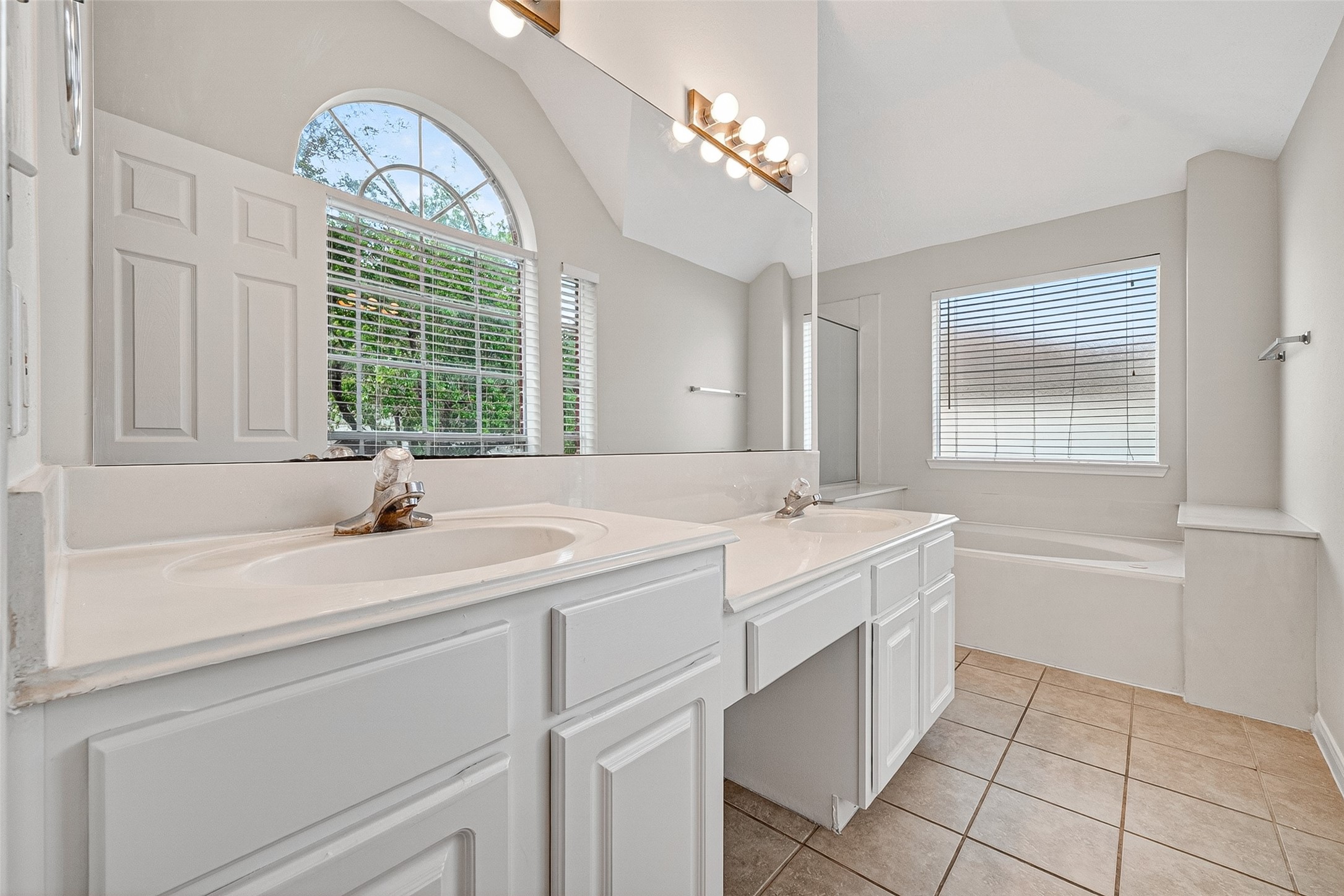 4539 Springfield Lakes Street Sugar Land, TX 77479 - Photo 27 of 34 a bathroom with a sink and a bathtub