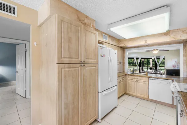 $4,000 | 6446 Aspen Glen Circle, Boynton Beach, FL 33437