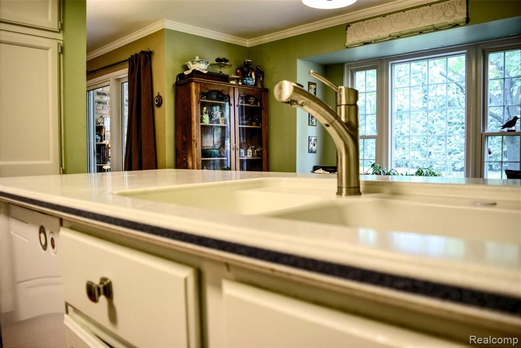 1645 Huntington Park Rochester Hills, MI 48309 - Photo 9 of 25
