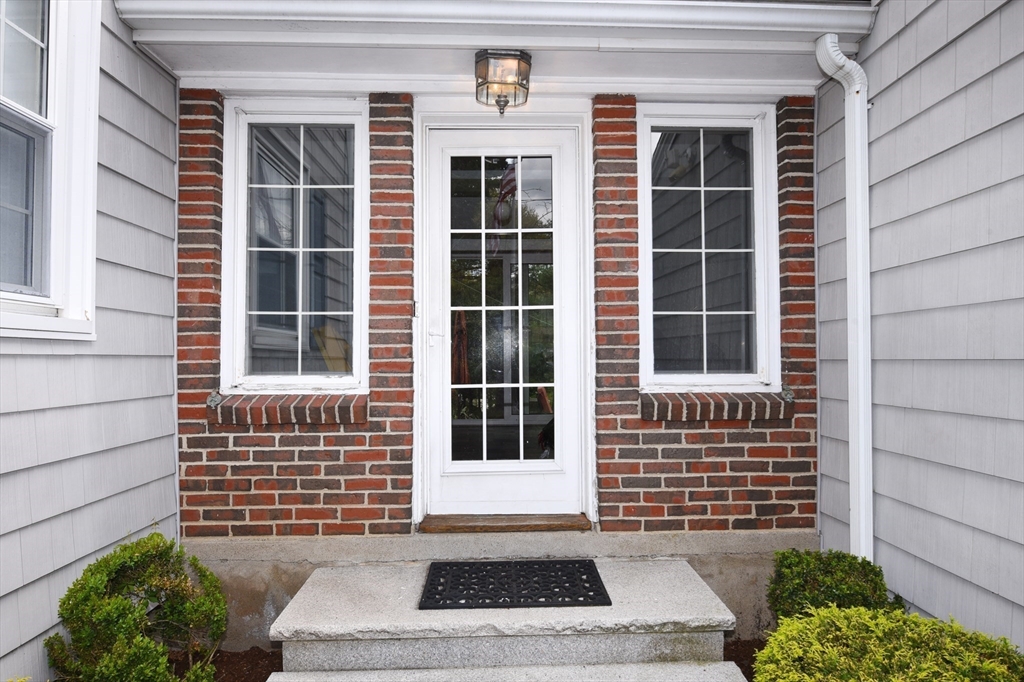 99 Louise Road Braintree, MA 02184 - Photo 4 of 39