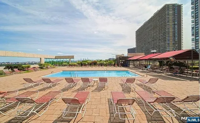 $658,888 | 200 Old Palisade Road, Unit 18D, Fort Lee, NJ 07024