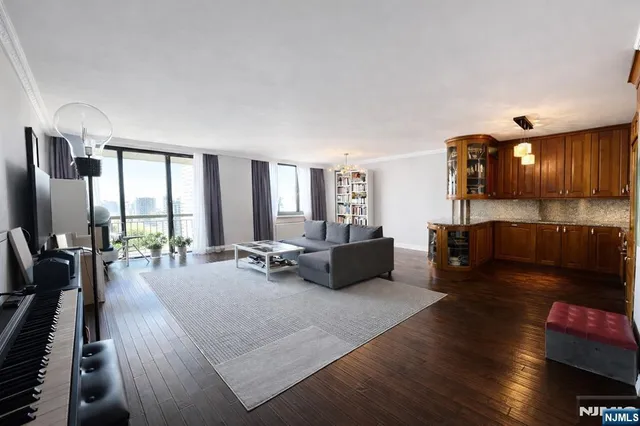 $658,888 | 200 Old Palisade Road, Unit 18D, Fort Lee, NJ 07024