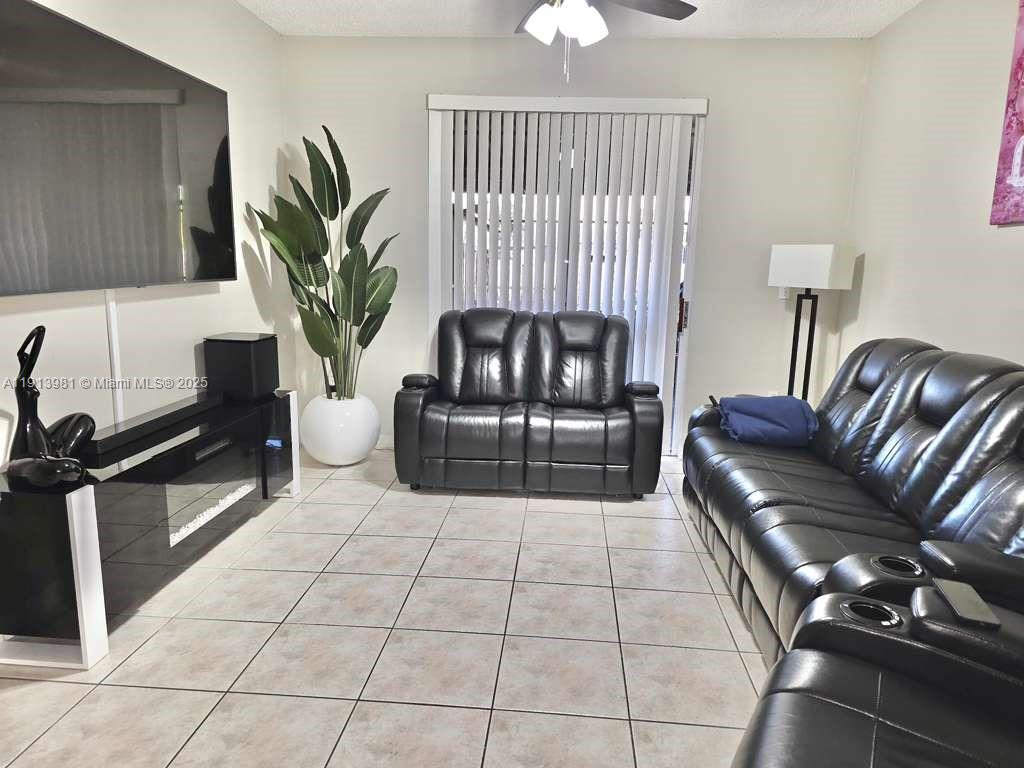 15871 Southwest 86th Terrace Miami, FL 33193 - Photo 3 of 30 a living room with furniture