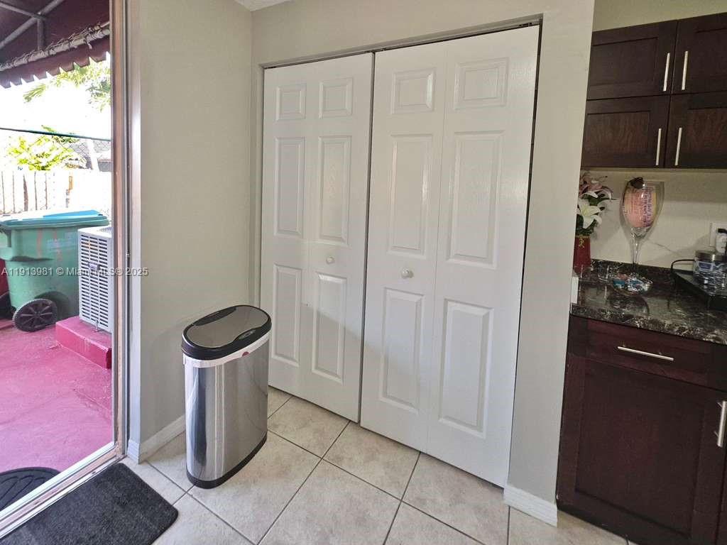 15871 Southwest 86th Terrace Miami, FL 33193 - Photo 8 of 30 a bathroom with a bathtub