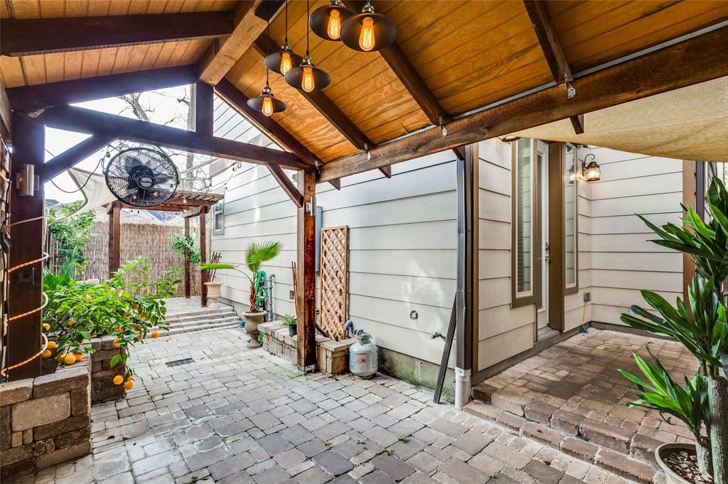 6109 Stillman Street Houston, TX 77007 - Photo 18 of 28 a view of a porch with furniture