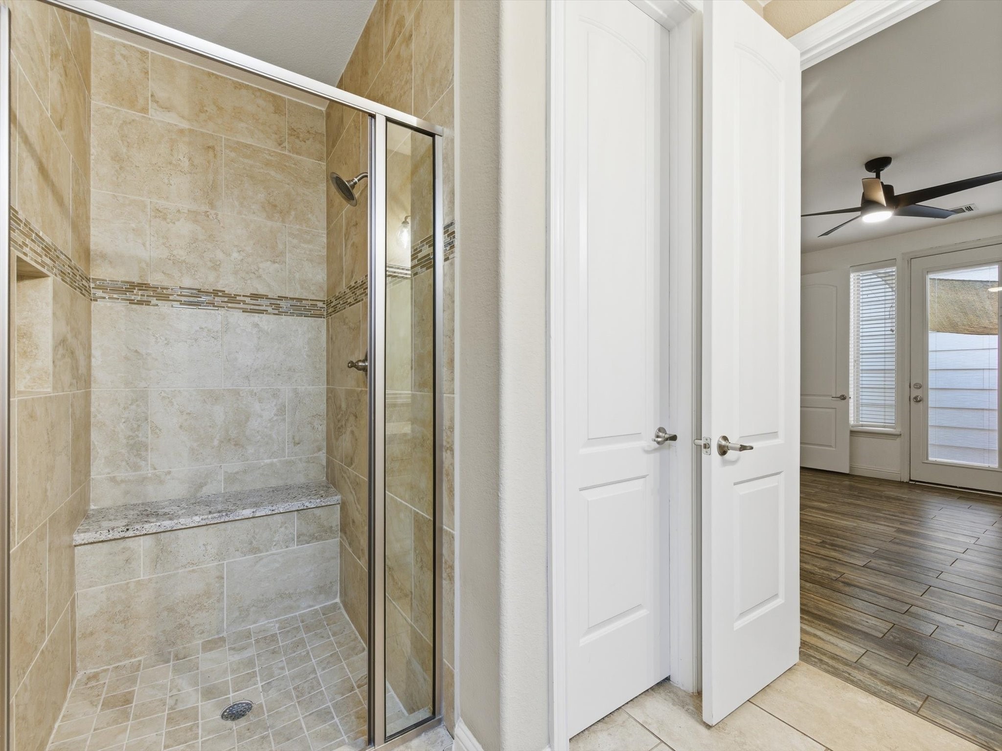 6109 Stillman Street Houston, TX 77007 - Photo 22 of 28 a bathroom with a glass shower door