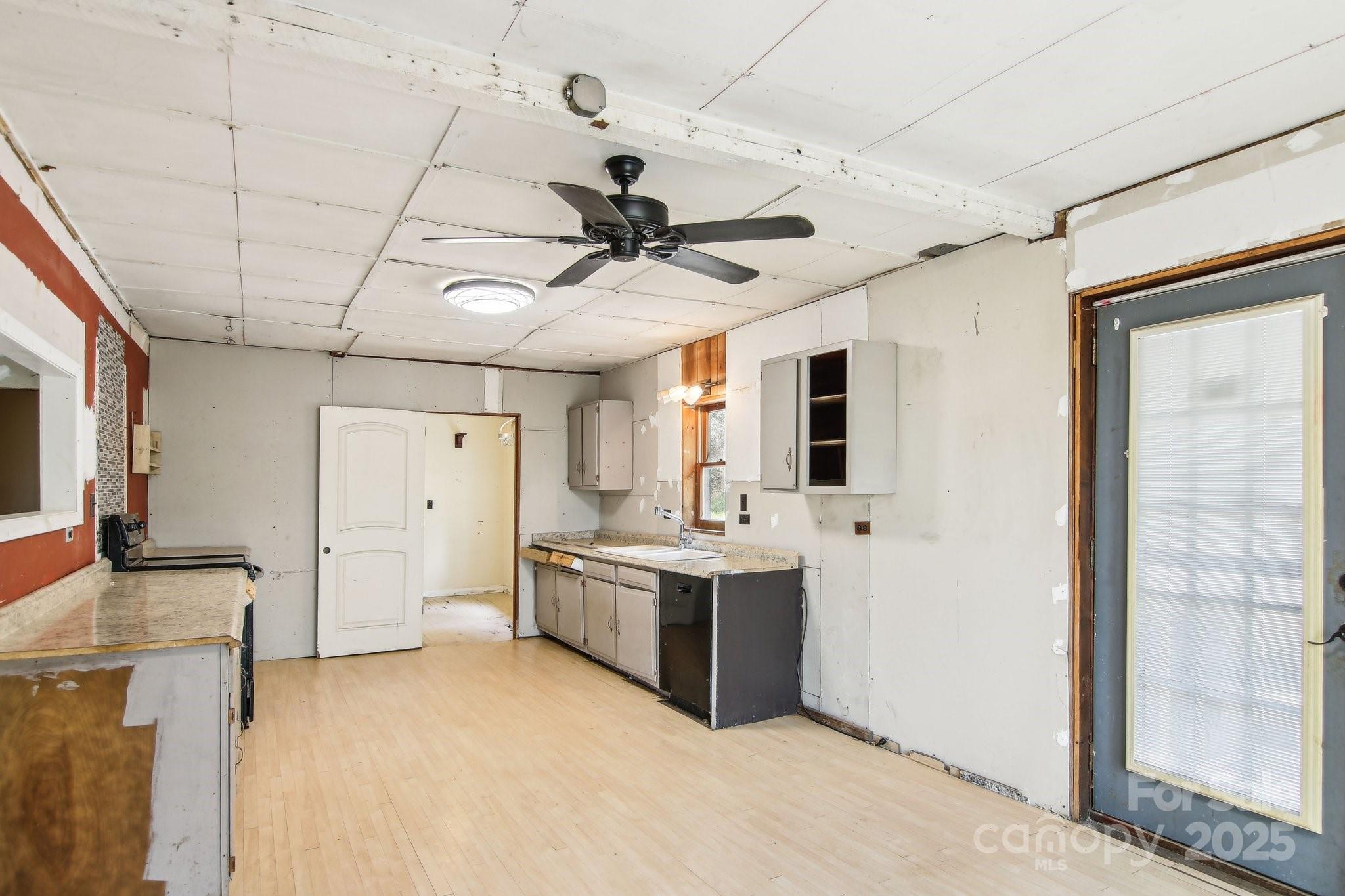 3233 Hebron Road Hendersonville, NC 28739 - Photo 12 of 47 Gallery Image 12