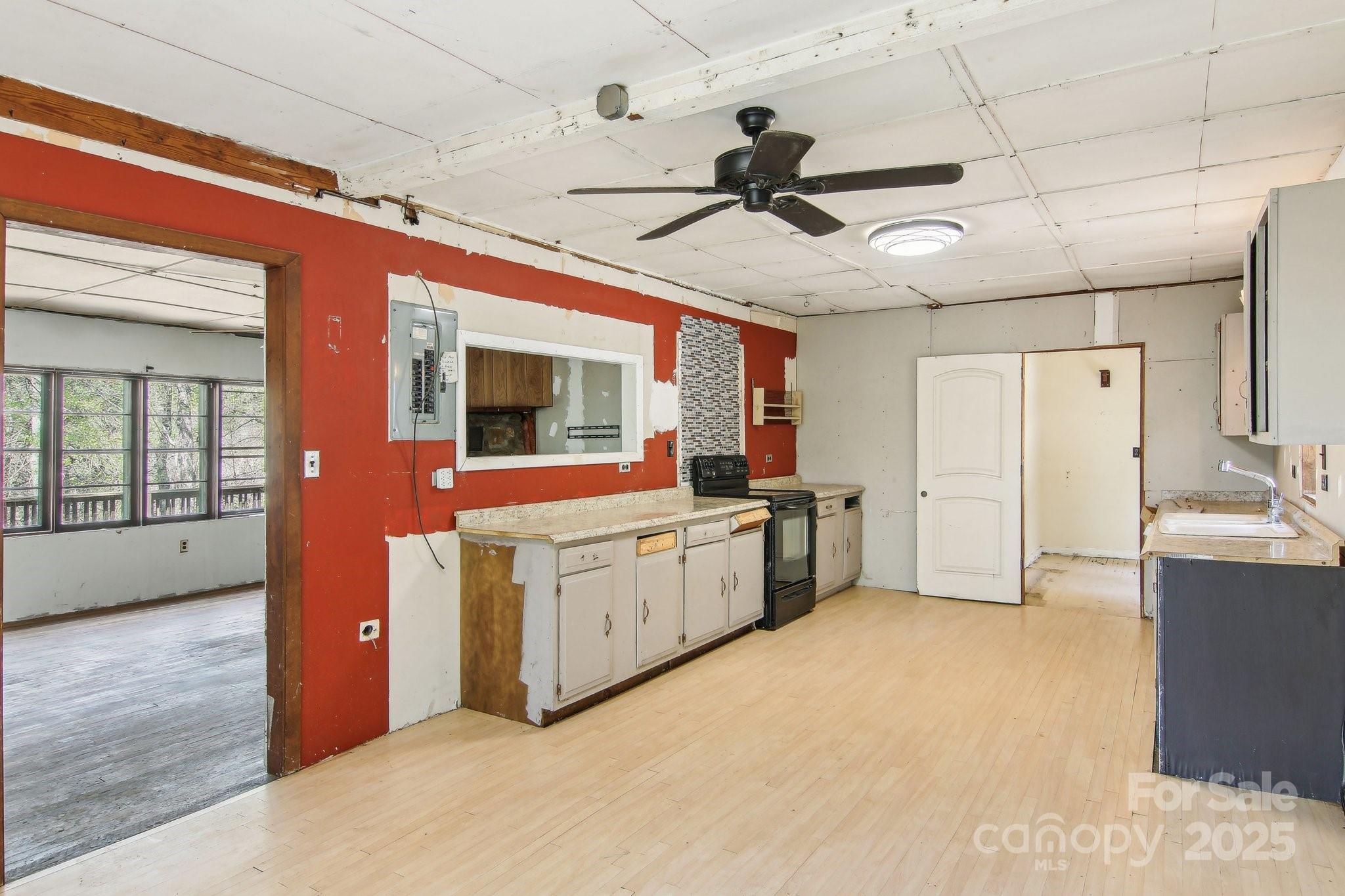 3233 Hebron Road Hendersonville, NC 28739 - Photo 17 of 47 Gallery Image 17