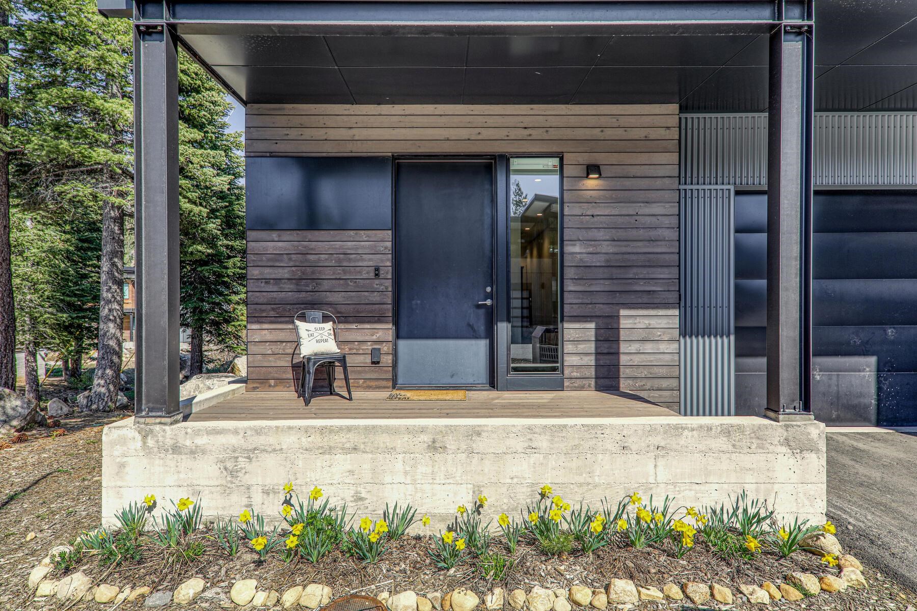 260 Palisades Circle Olympic Valley, CA 96146 - Photo 26 of 28 a view of fountain in front of building