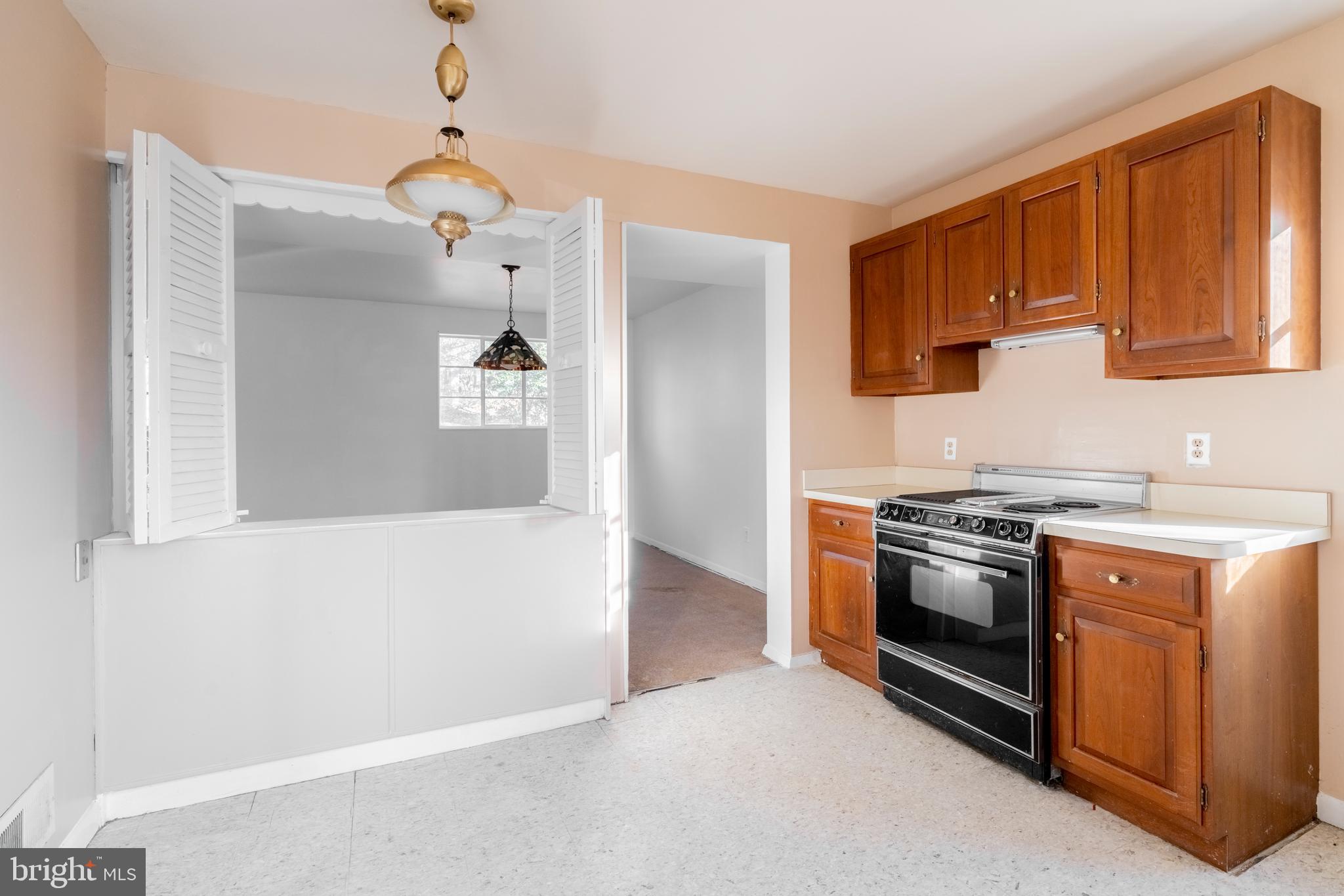 11819 Pittson Road Silver Spring, MD 20906 - Photo 8 of 31 Kitchen leading into Dining Room