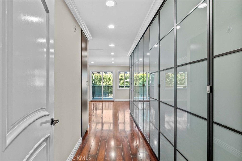 415 Birmingham Road Burbank, CA 91504 - Photo 23 of 61 a view of a interior of the house