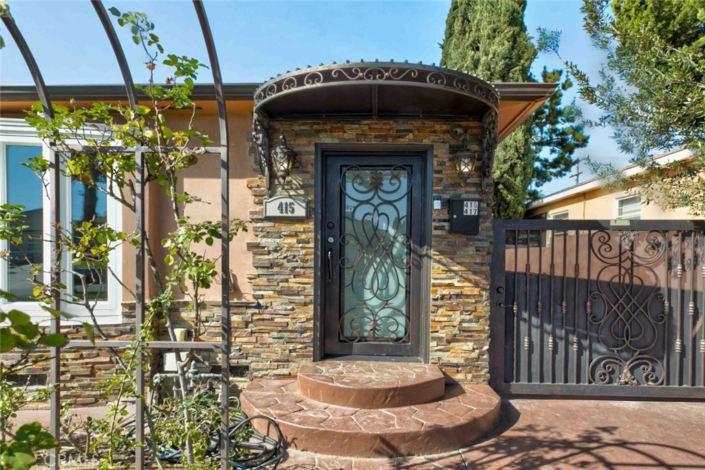 415 Birmingham Road Burbank, CA 91504 - Photo 4 of 61 a front view of a house