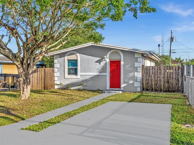 $2,300 | 525 Northwest 10th Avenue, Boynton Beach, FL 33435