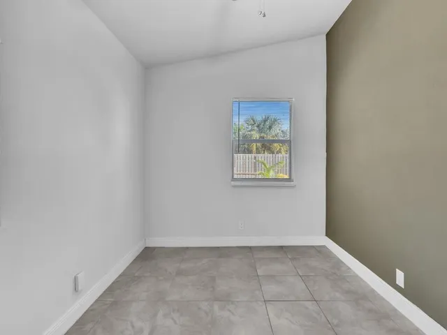 $2,300 | 525 Northwest 10th Avenue, Boynton Beach, FL 33435