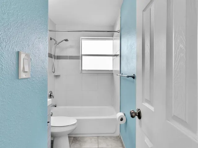 $2,300 | 525 Northwest 10th Avenue, Boynton Beach, FL 33435